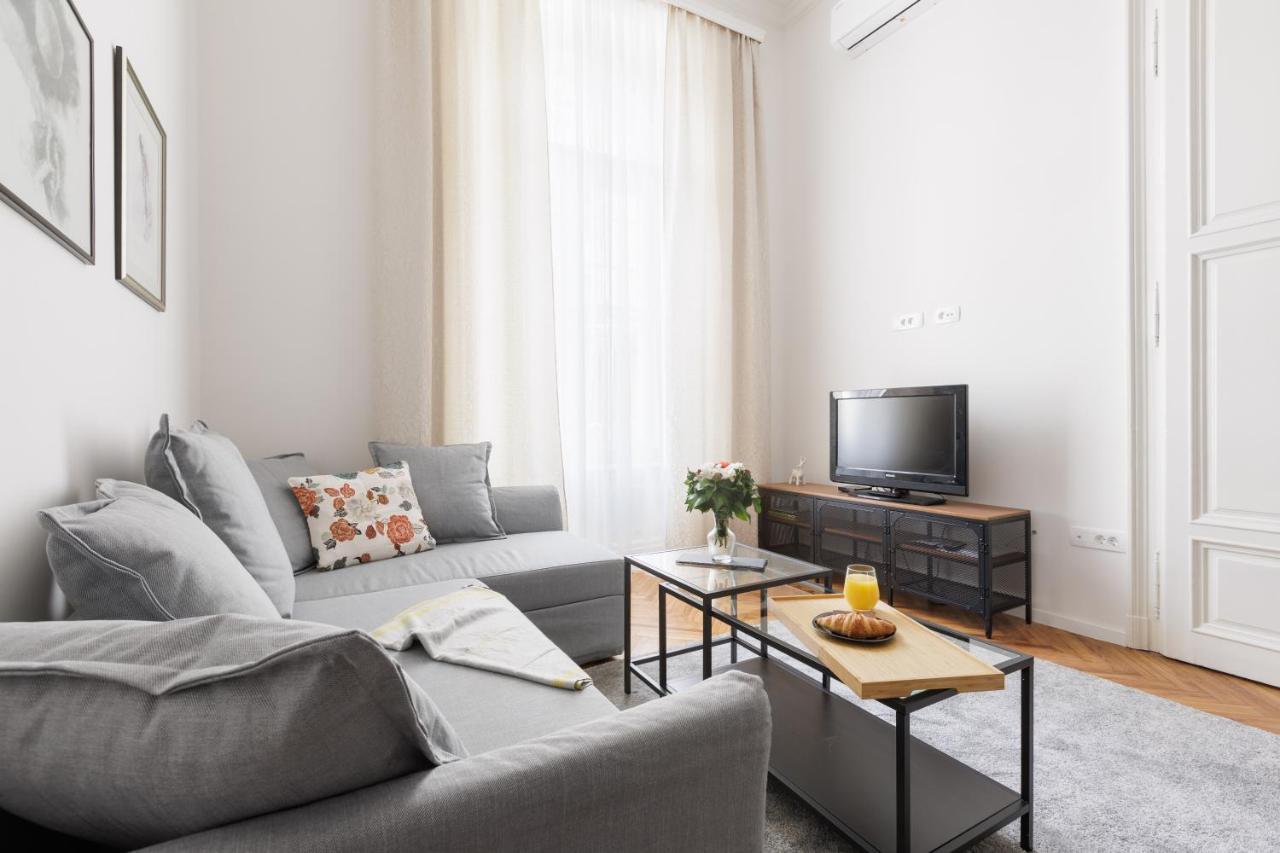 Cozy Getaway In Heart Of City - J Zagreb Bagian luar foto